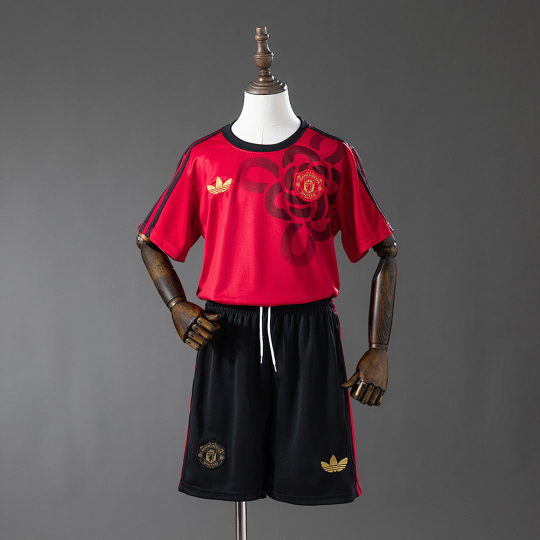 Maillot M U 25/26 Cultural Story Rouge Enfant Kit