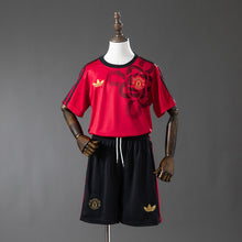 Maillot M U 25/26 Cultural Story Rouge Enfant Kit
